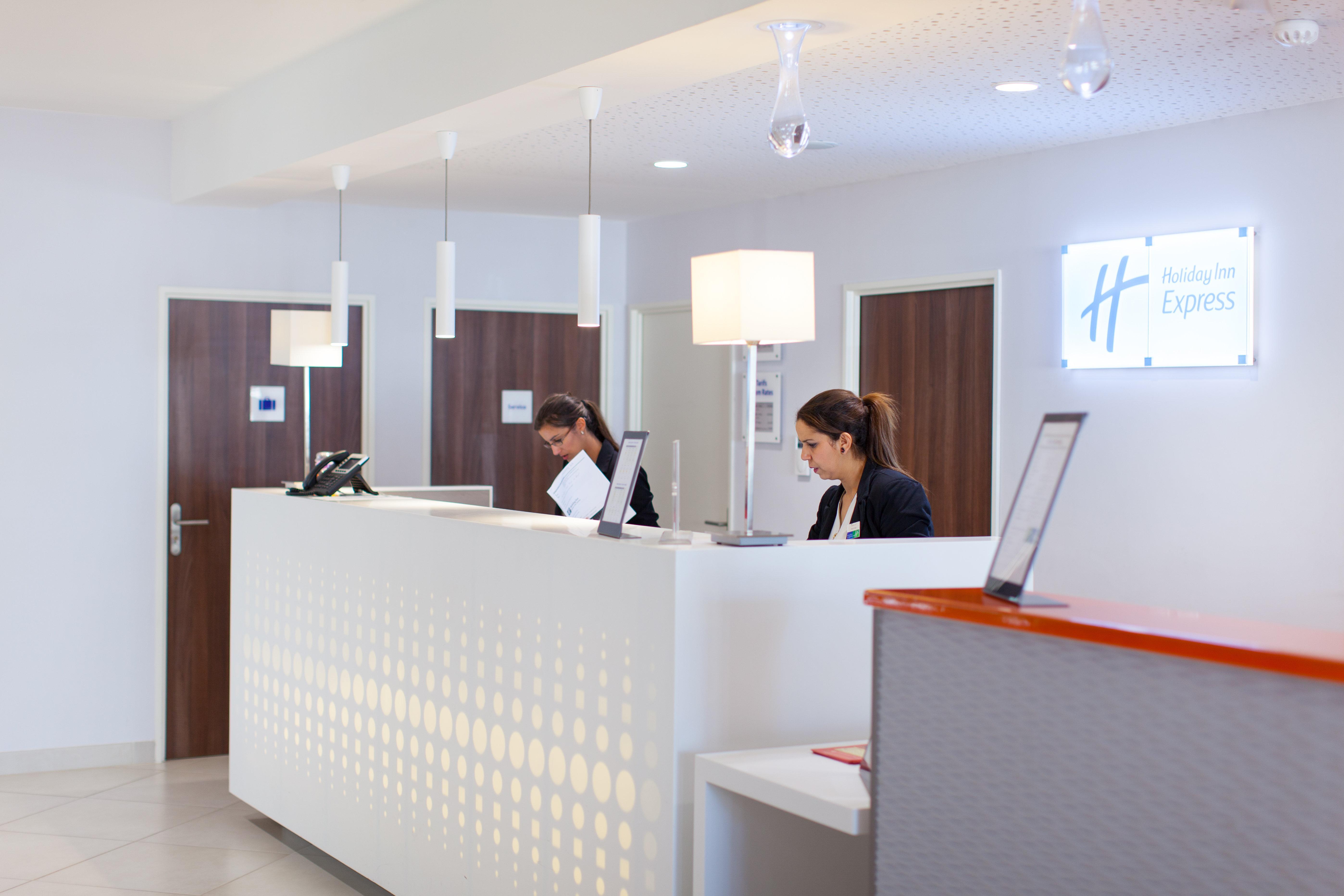 Holiday Inn Express Toulon - Est, An Ihg Hotel 외부 사진